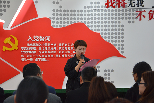 6、正余鎮(zhèn)小學(xué)趙琴老師為大家上黨課.jpg